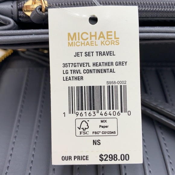 MICHAEL KORS LARGE TRAVEL CONTINENTAL WRISTLET WALLET HEATHER GREY COLOR
NWT - Picture 15 of 16